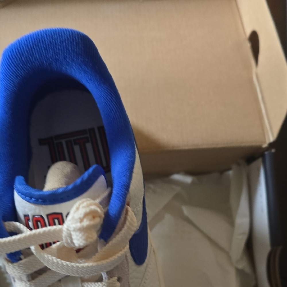 Nike Kids Sneakers in Blue and White - Picture 8 of 10